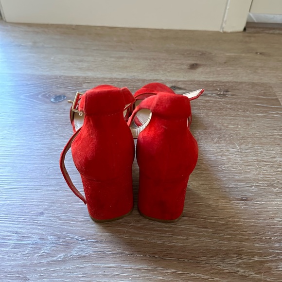 Red heels - Picture 2 of 4